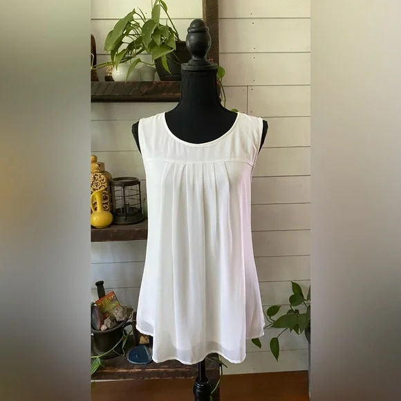 Timeson: White Sleeveless Pleated Blouse - Picture 14 of 16